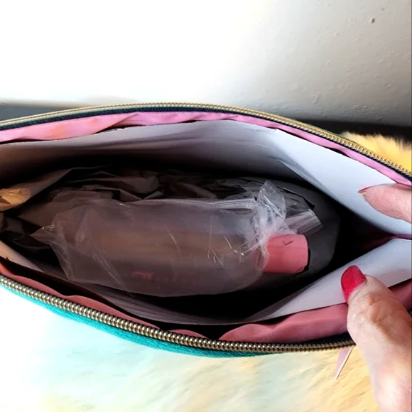 🦋 Clearance! Juicy Couture Velour Cosmetic Bag - Picture 4 of 6